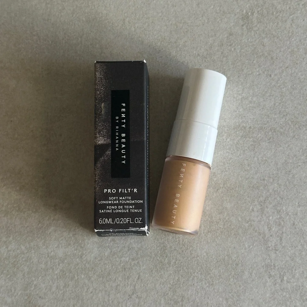 FENTY BEAUTY Pro Filt’r Soft Matte Longwear Foundation Mini - Shade 220